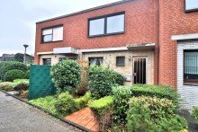 Vorderansicht Kleines Reihenhaus mit Garage in ruhiger von OB-Alstaden!