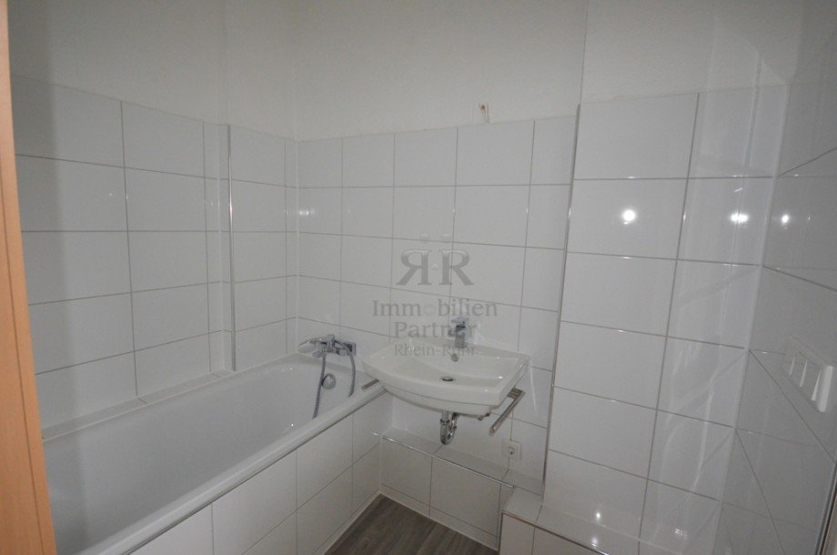 1. Bad Dachgeschosswohnung Duisburg