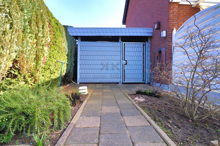 R�ckseite �berdachtes Carport Doppelhaush�lfte Dinslaken