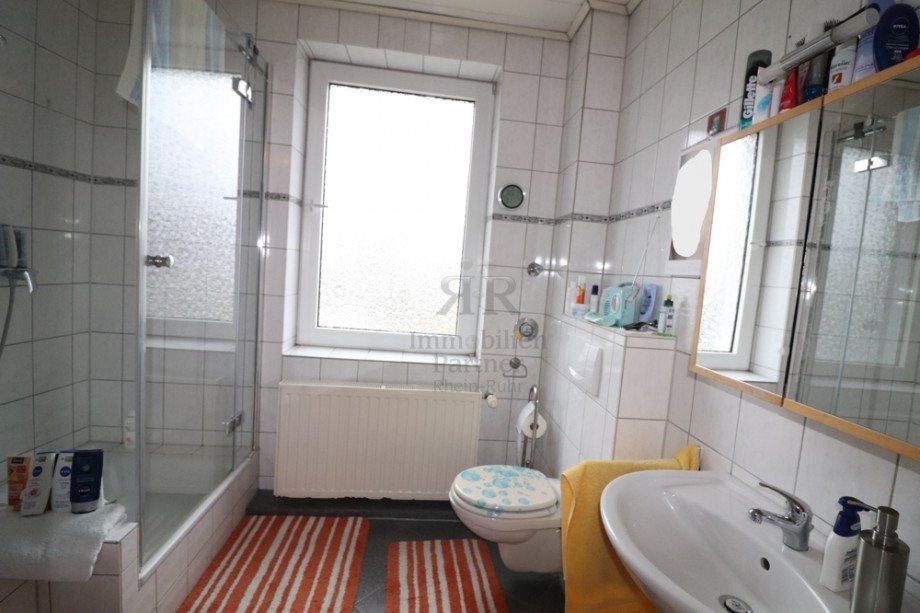 Wohnung 1. OG Bad Mehrfamilienhaus Dinslaken / Averbruch