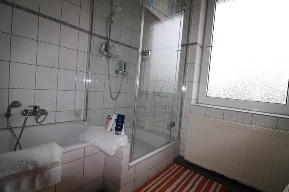 Wohnung 1. OG Bad Mehrfamilienhaus Dinslaken / Averbruch