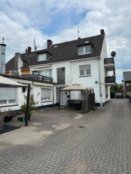 Hauptbild Gepflegtes und gut vermietetes Mehrfamilienhaus mit Garagen und Carports in Dinslaken-Bruch!