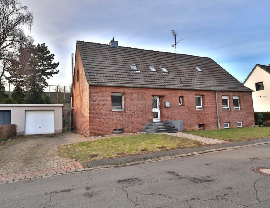 Vorderansicht Zweifamilienhaus Krefeld