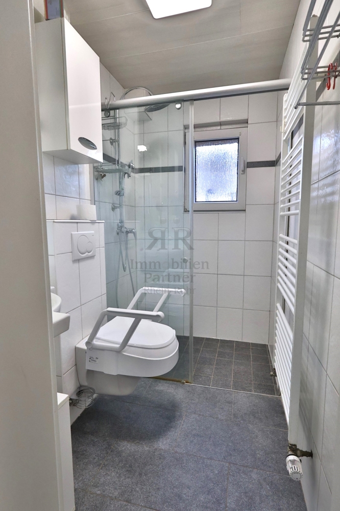 Badezimmer EG Haupthaus Zweifamilienhaus Krefeld