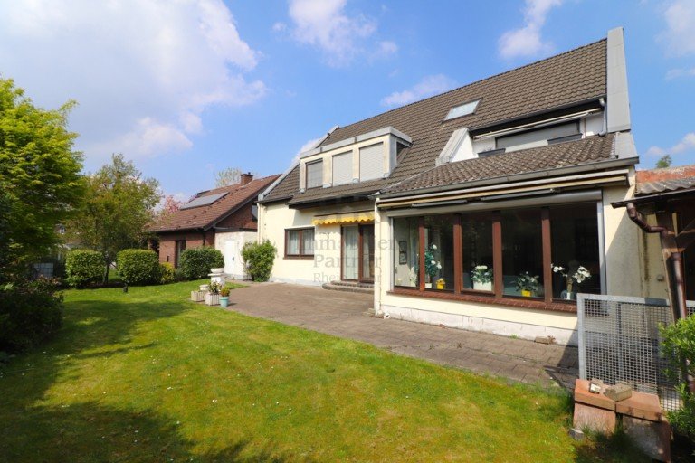 Garten Duisburg / Huckingen Erdgeschosswohnung Stilvolle und gro�z�gige 3-Raum Erdgeschosswohnung mit tollem Garten im 2-Fam.-Haus in TOP-Lage!