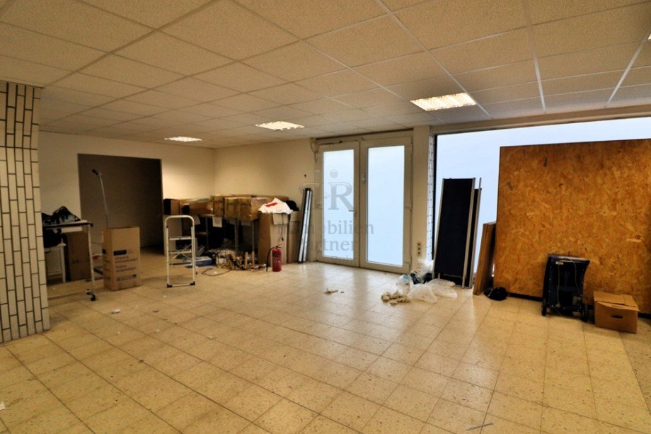 Eingangsbereich Halle / Lager / Produktion Voerde