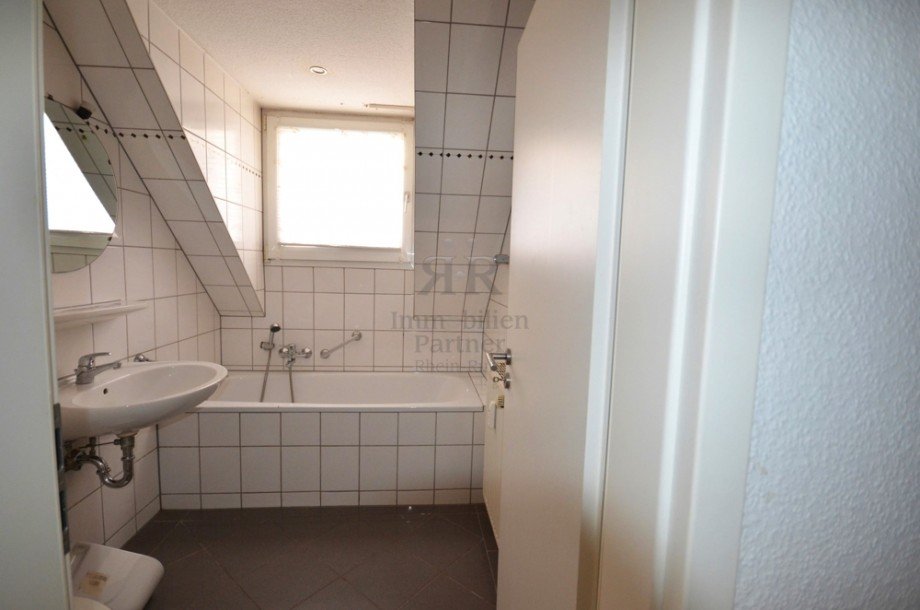 2. OG Badezimmer Mehrfamilienhaus Krefeld