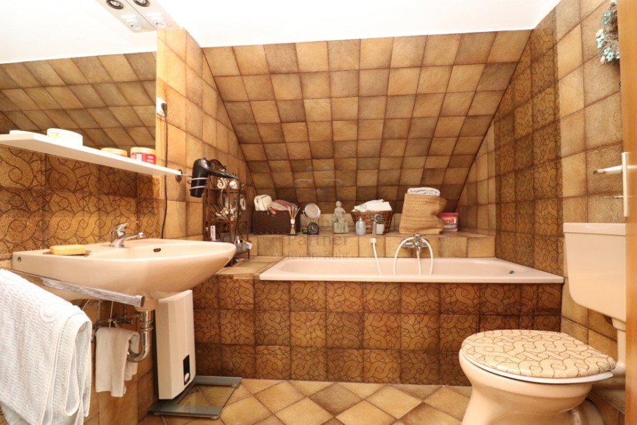 Badezimmer Dachgeschosswohnung Dinslaken