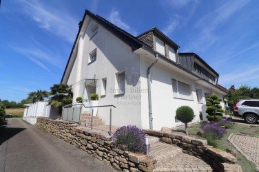 Hauptbild Lebensqualität pur: Traumhaus mit Gartenparadies, Pool und unverbaubarem Weitblick.