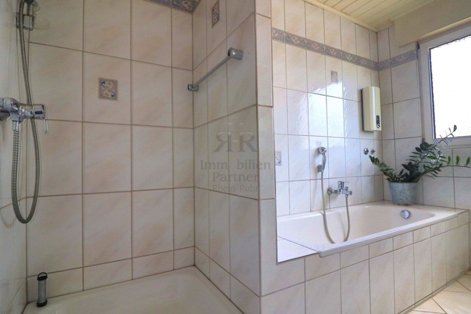Dusche und Wanne Gewerbegrundst�ck Voerde
