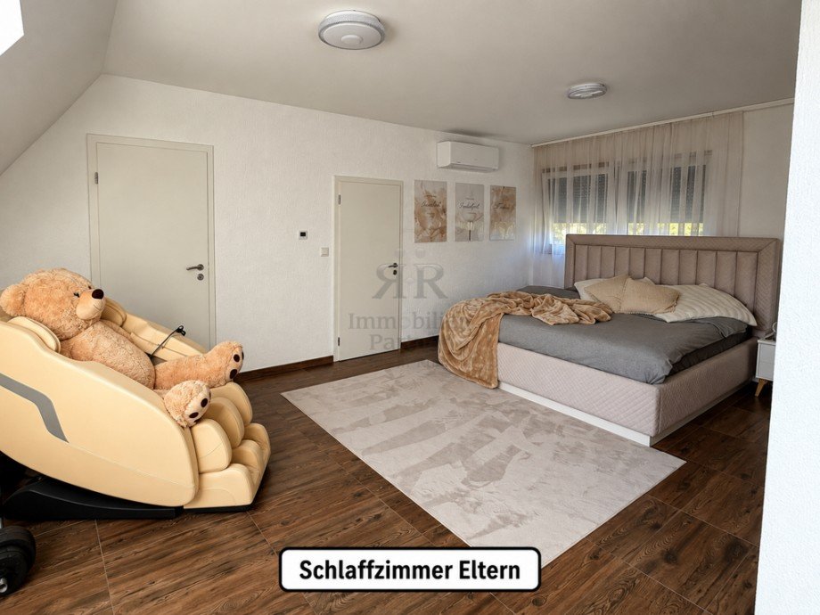 schlaffzimmer_Eltern Maisonettewohnung Duisburg