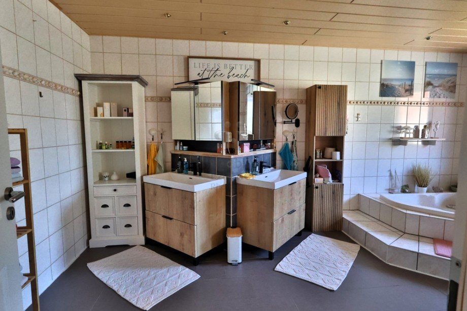 Badezimmer Waschbereich Doppelhaush�lfte Duisburg / M�hlenberg