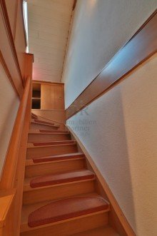 Treppenaufgang 1.OG zum DG Sanierungsbed�rftiges Reihenmittelhaus mit Potenzial plus Garage in Wesel-Feldmark!
