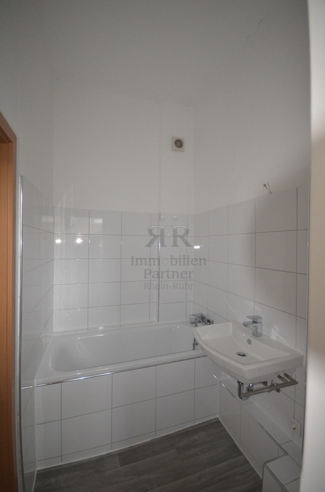 1. Bad Dachgeschosswohnung Duisburg