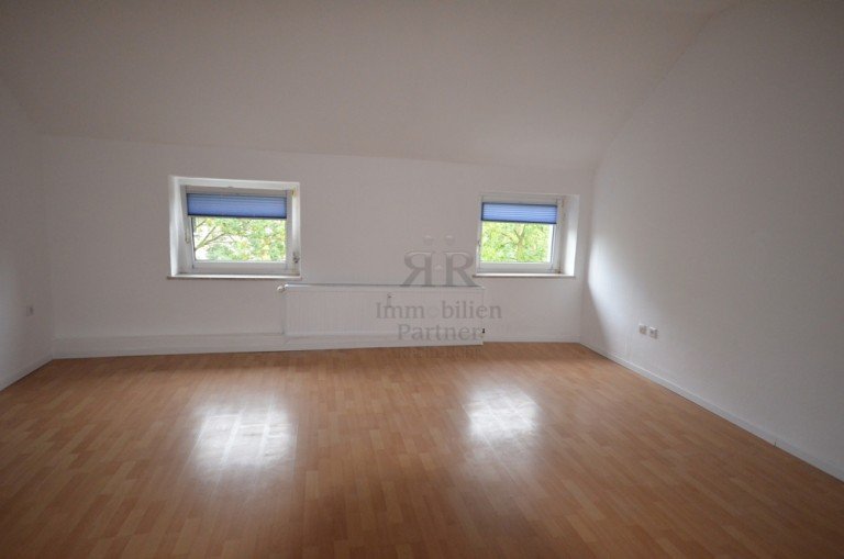 Wohnzimmer Duisburg Dachgeschosswohnung Ihr neues Zuhause: Gro�z�gige 2-Zimmer-Wohnung in gepflegtem Wohnumfeld