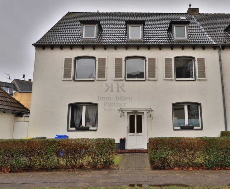 Hausansicht Krefeld / Uerdingen Dachgeschosswohnung Au�ergew�hnliches Wohnerlebnis mit dem Flair und dem Charme eines Altbaus in Krefeld-Uerdingen.
