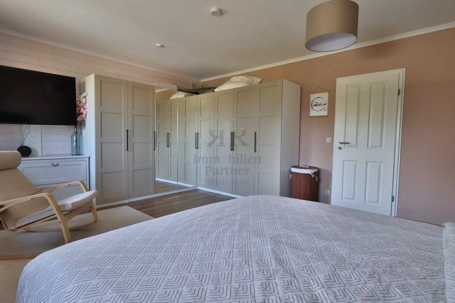 Schlafzimmer Doppelhaush�lfte Duisburg / M�hlenberg