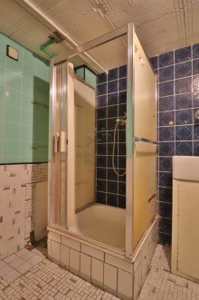Dusche in Waschk�che Sanierungsbed�rftiges Reihenmittelhaus mit Potenzial plus Garage in Wesel-Feldmark!