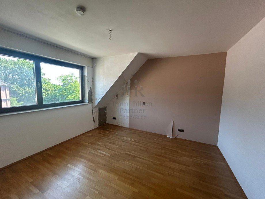 1. Schlafzimmer Dachgeschosswohnung Essen / Altendorf