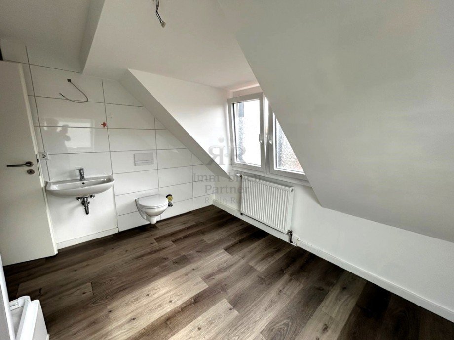 Ausgefallene Dachgeschosswohnung in Gelsenkirchen-Bismarck - Foto 4