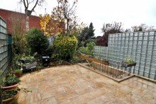 Terrasse Kleines Reihenhaus mit Garage in ruhiger von OB-Alstaden!