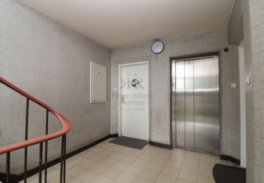 Wohnungseingang + Aufzug Etagenwohnung Dinslaken