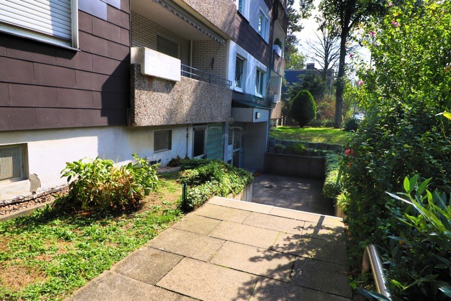 Weg zum Eingang Etagenwohnung Duisburg / Neum�hl
