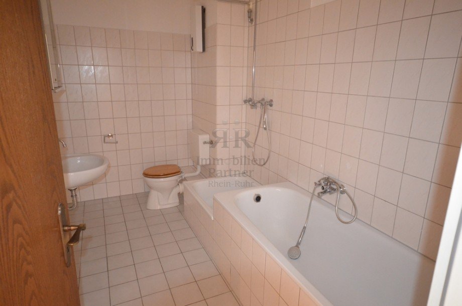 Badezimmer Dachgeschosswohnung Duisburg
