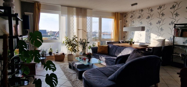 Wohnzimmer Wesel / B�derich Etagenwohnung Diese wundersch�ne, helle Wohnung mit Balkon wartet auf nette, neue Bewohner.