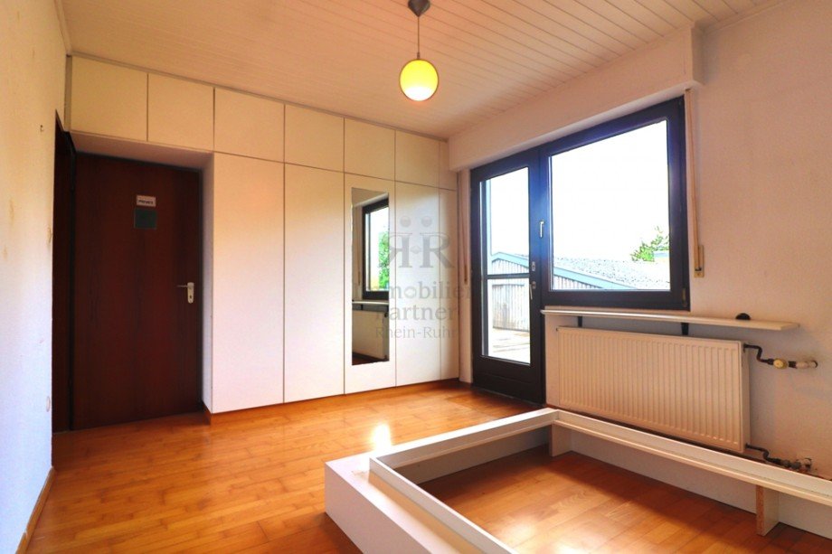 1.OG Raum 2 mit Zugang zur Balkonterrasse Gewerbegrundst�ck Voerde