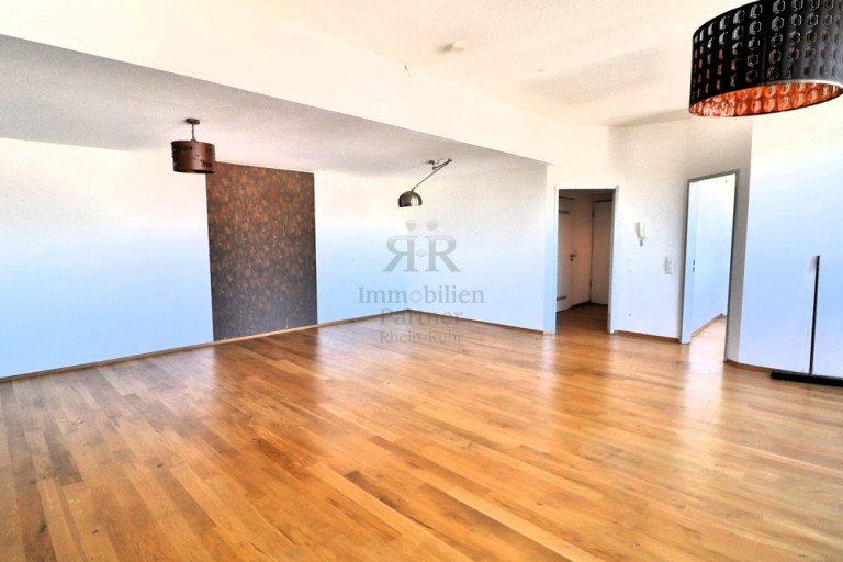 Wohnzimmer Voerde Dachgeschosswohnung Gro�e, helle Wohnung, nahe der Voerder Innenstadt!