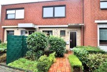 Vorderansicht Kleines Reihenhaus mit Garage in ruhiger von OB-Alstaden!