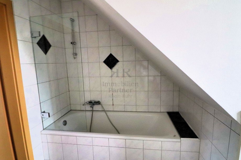 DG Bad Mehrfamilienhaus Dinslaken / Averbruch