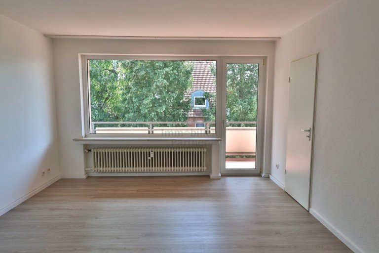 Wohn/ Schlafzimmer Meerbusch / Str�mp Wohnung Sch�nes helles Apartment mit Balkon in Meerbusch-Str�mp!